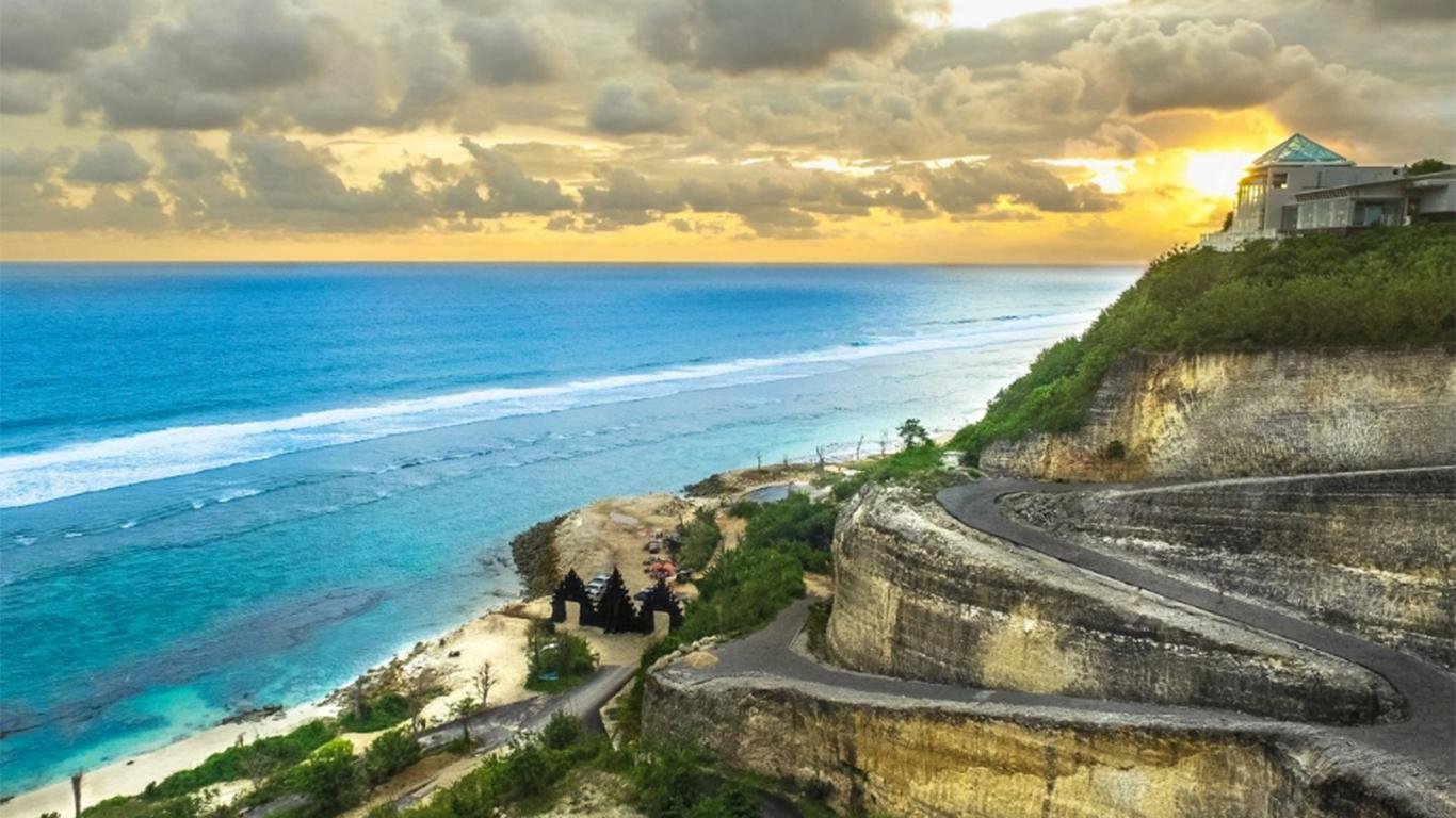 Pantai Melasti, Destinasi Eksotis di Selatan Bali yang Kian Diminati Wisatawan