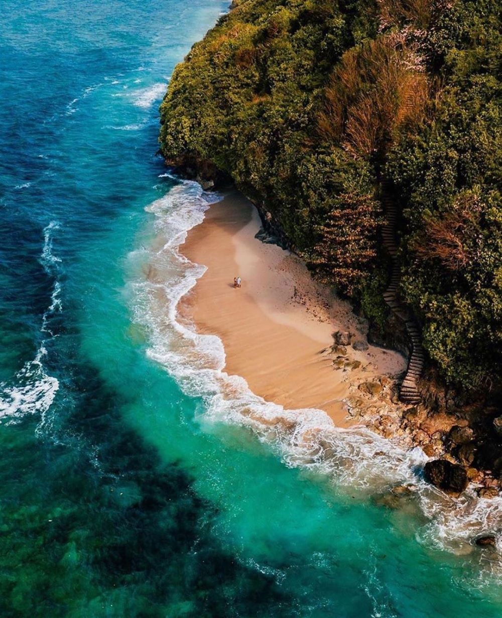 Pesona Tersembunyi Pantai Green Bowl, Bali