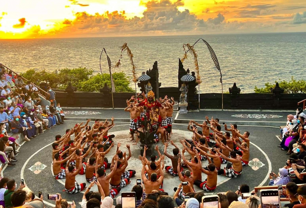 Wisata Kecak Dance: Pengalaman Tak Terlupakan yang Wajib Dicoba di Bali