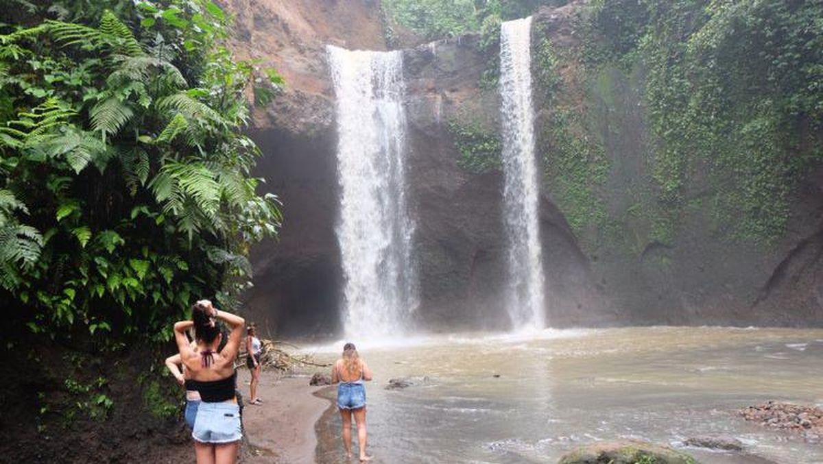Keindahan Tersembunyi di Air Terjun Tibumana Memikat Wisatawan