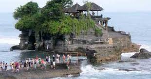 Keindahan Pura Tanah Lot, Permata Wisata Bali yang Menarik Wisatawan dari Seluruh Dunia