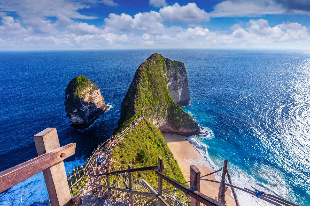 Eksplor Surga Tersembunyi di Nusa Penida, Bali Timur yang Wajib Masuk Bucket List!