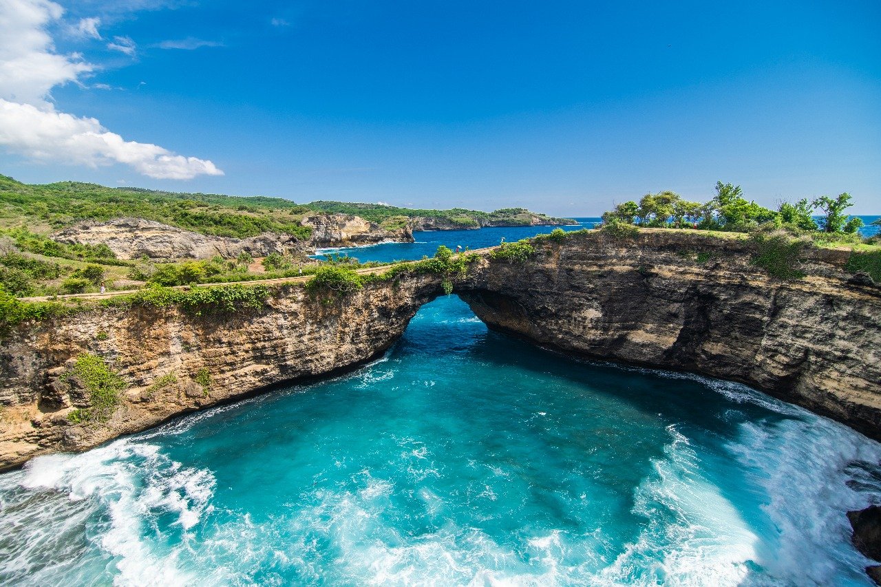 Menjelajahi Keindahan Tersembunyi Nusa Penida: Surga Wisata di Bali yang Mempesona
